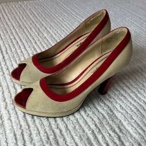 Bongo size 7 heel tan linen style with red patent leather, peep toe